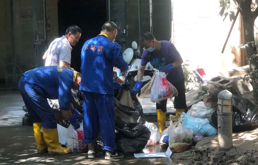 巴南区物业协会开展“生活垃圾清理”志愿服务活动